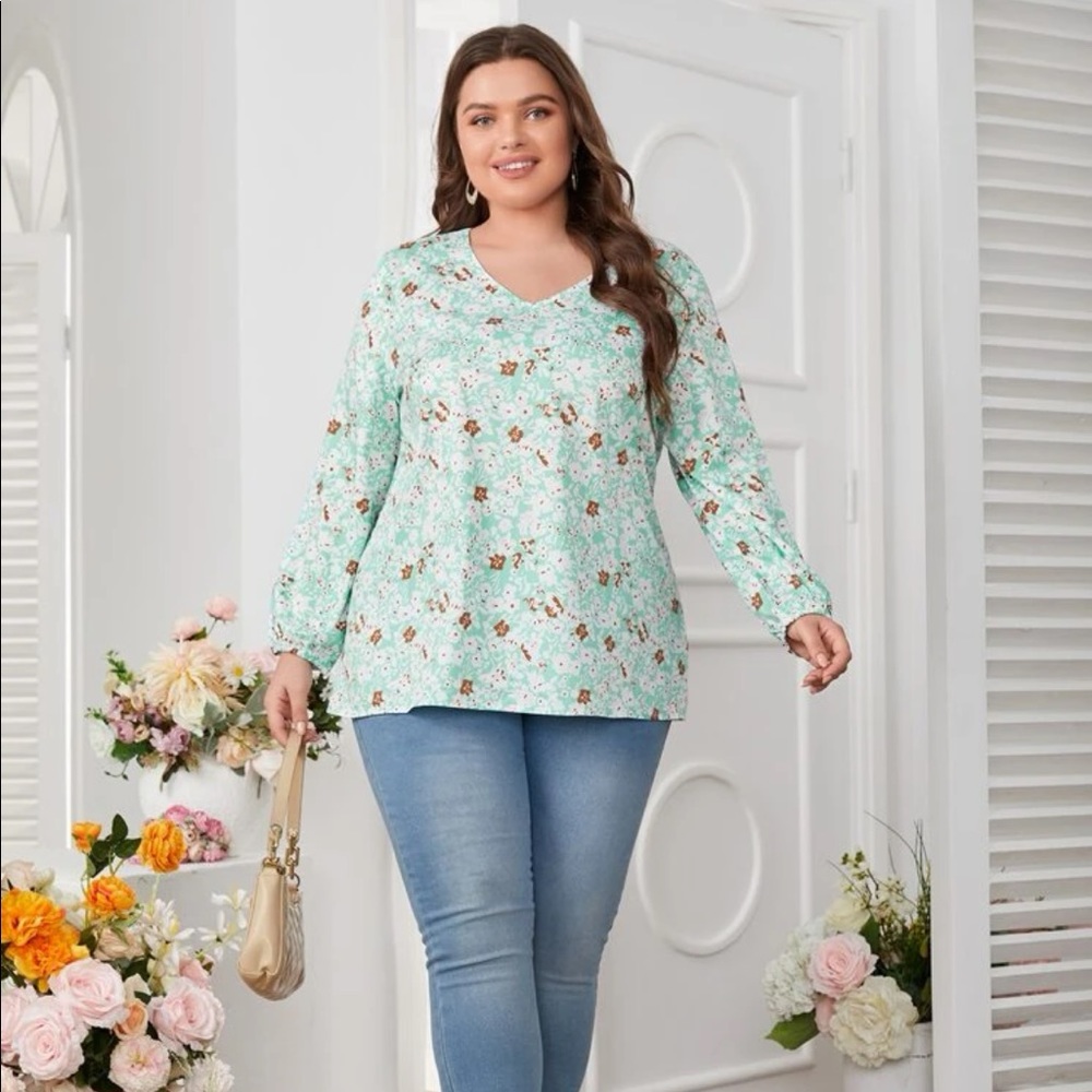 Emery Rose Mint Green Floral Long Sleeved Top